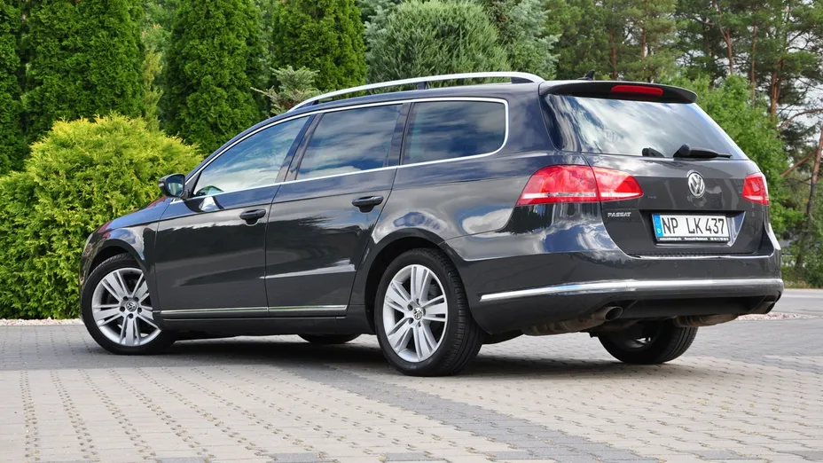 VOLKSWAGEN Passat -
