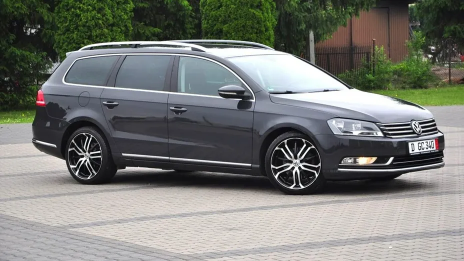 VOLKSWAGEN Passat -
