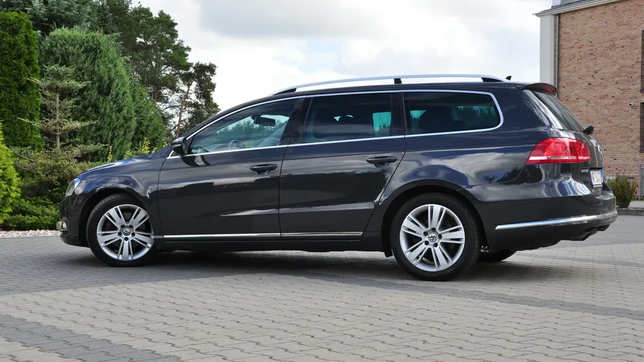 VOLKSWAGEN Passat -
