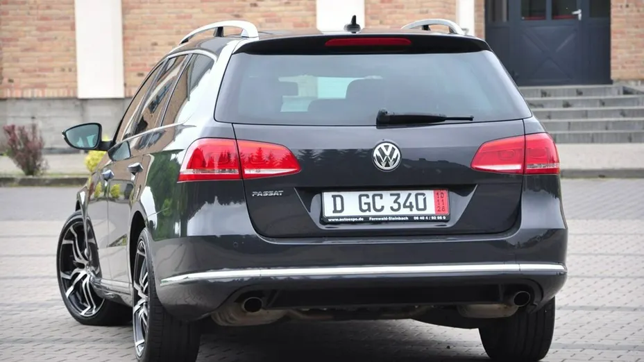 VOLKSWAGEN Passat -