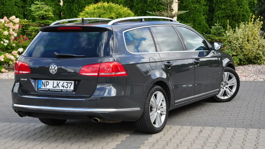 VOLKSWAGEN Passat -