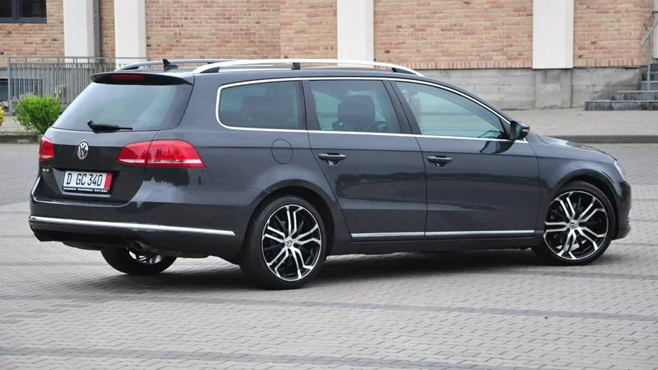 VOLKSWAGEN Passat -