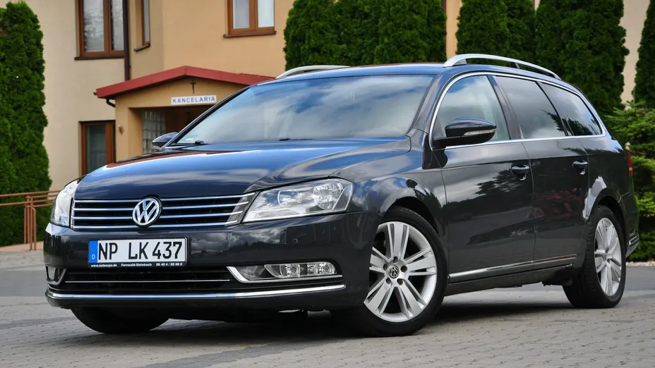 VOLKSWAGEN Passat -