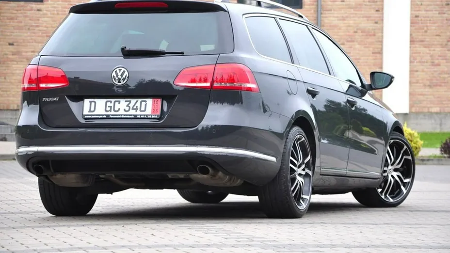 VOLKSWAGEN Passat -