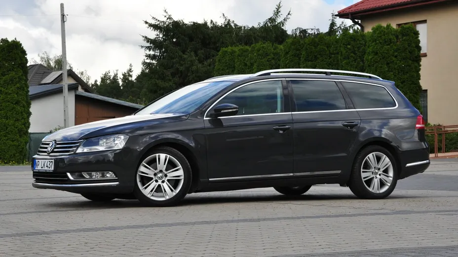VOLKSWAGEN Passat -