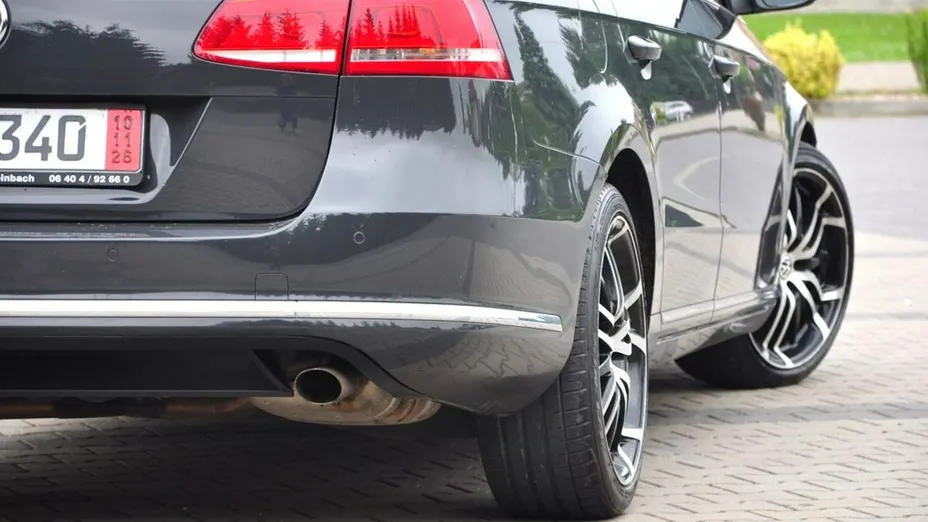 VOLKSWAGEN Passat -