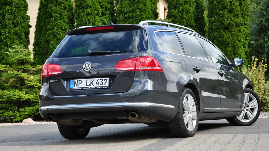VOLKSWAGEN Passat -