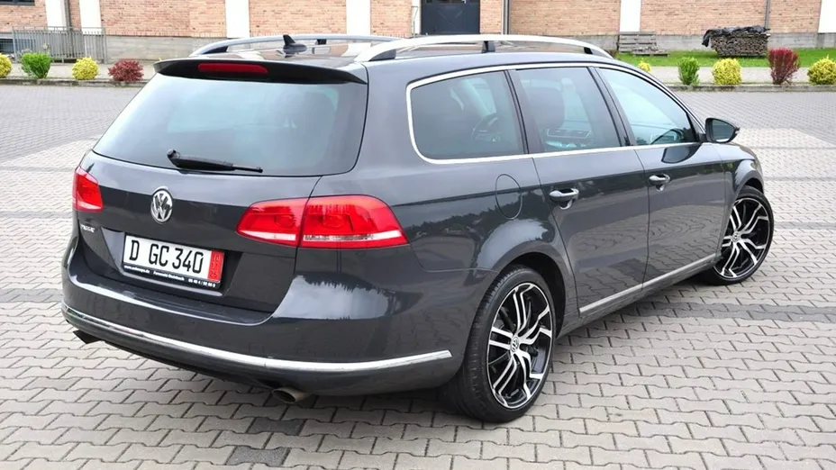 VOLKSWAGEN Passat -