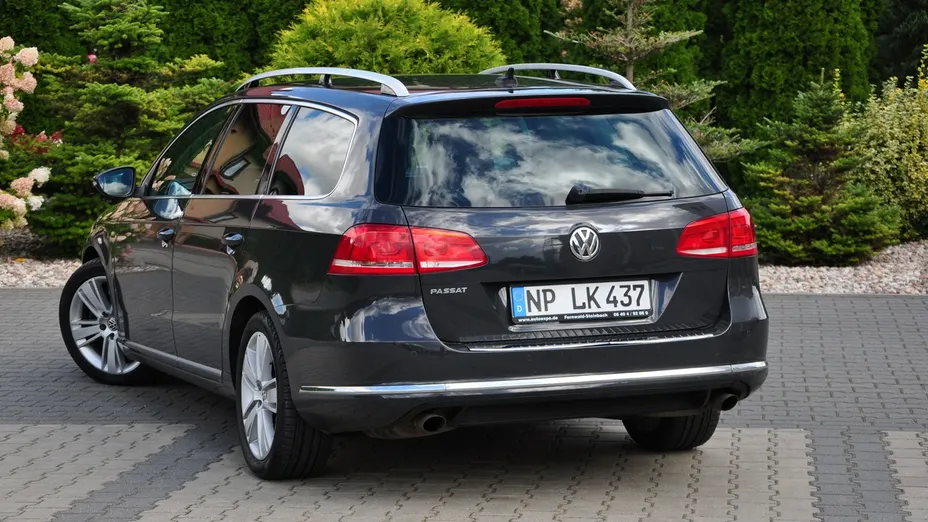 VOLKSWAGEN Passat -