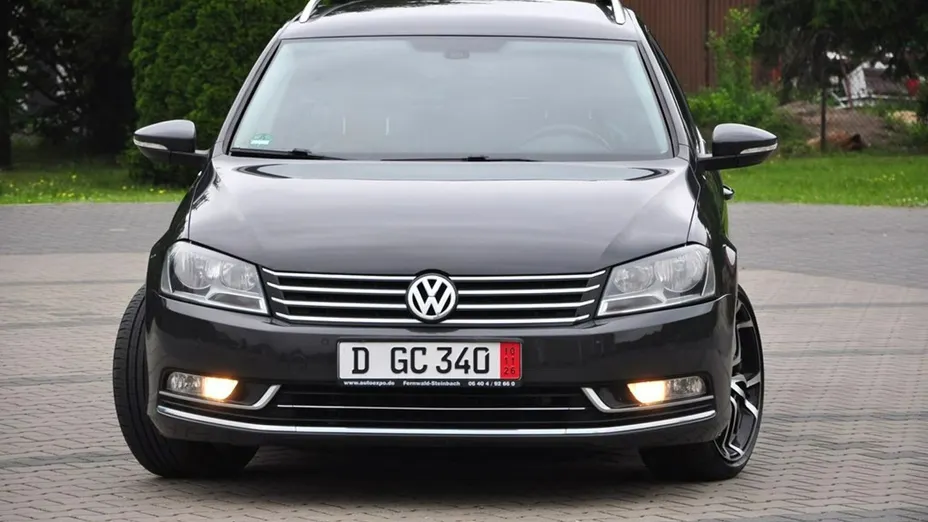 VOLKSWAGEN Passat -