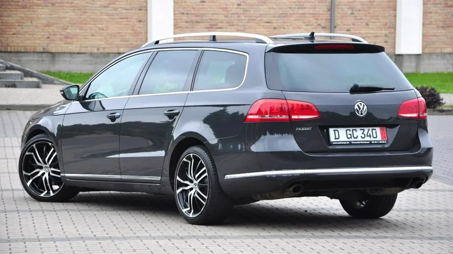 VOLKSWAGEN Passat -