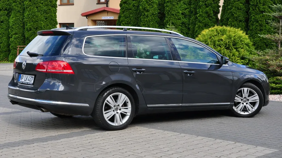 VOLKSWAGEN Passat -
