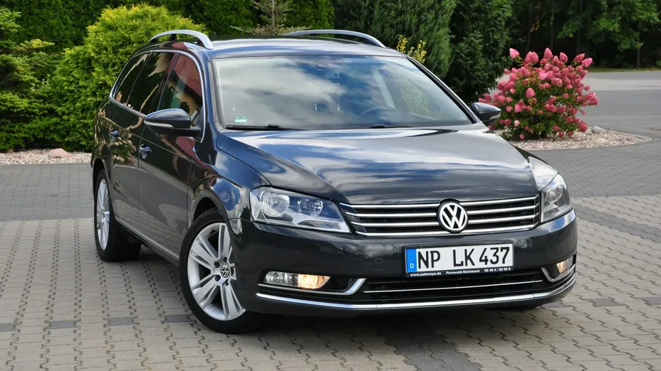 VOLKSWAGEN Passat -