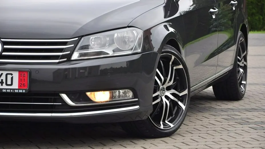 VOLKSWAGEN Passat -