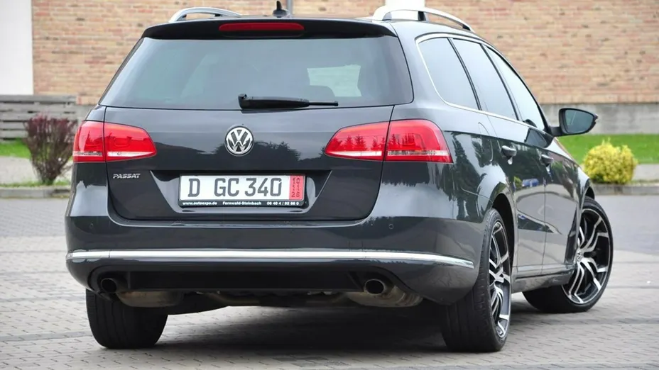 VOLKSWAGEN Passat -