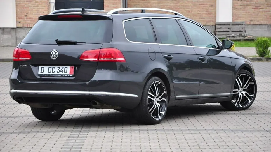 VOLKSWAGEN Passat -