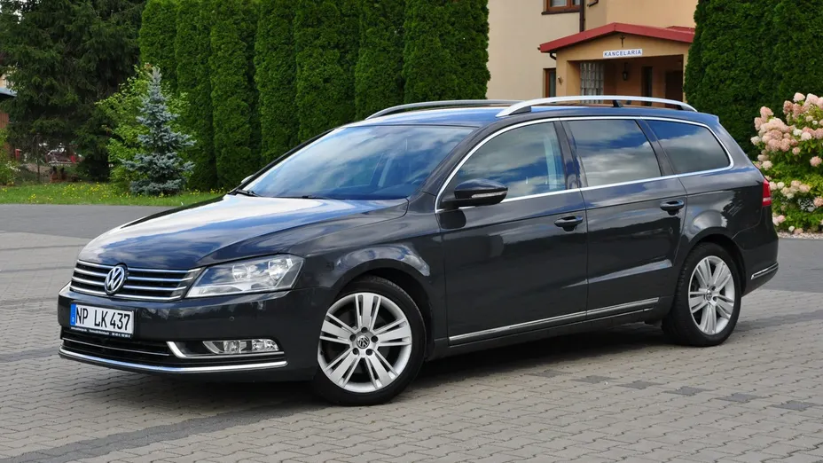 VOLKSWAGEN Passat -