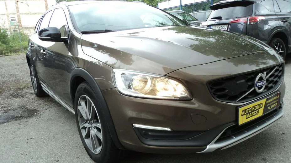 VOLVO V60 -