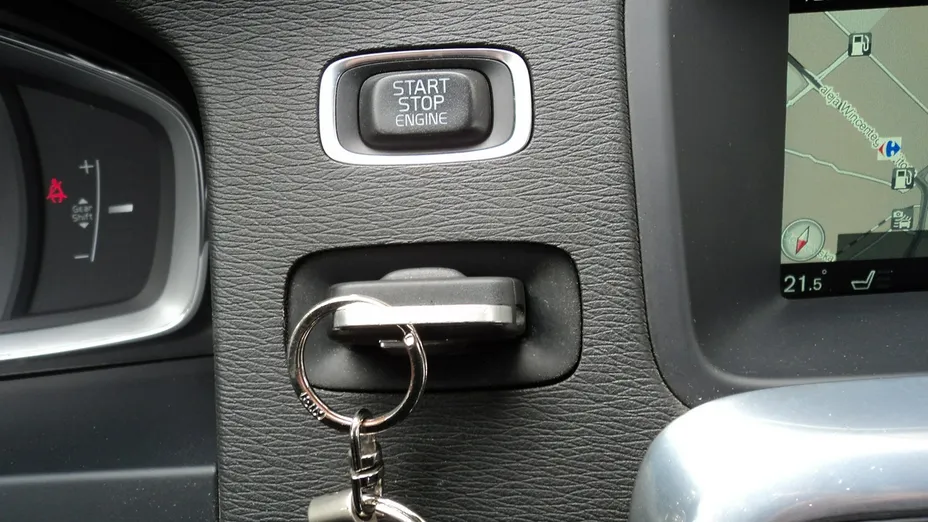 VOLVO V60 -