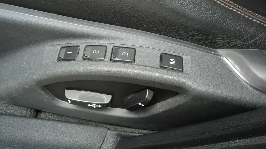 VOLVO V60 -