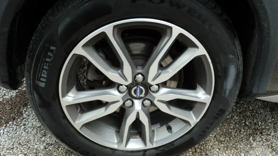 VOLVO V60 -