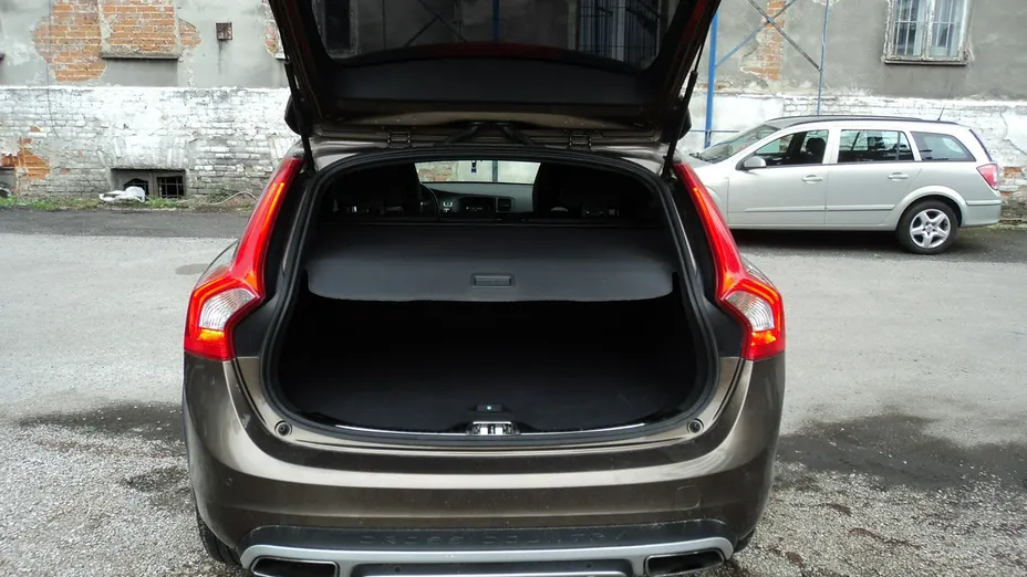 VOLVO V60 -