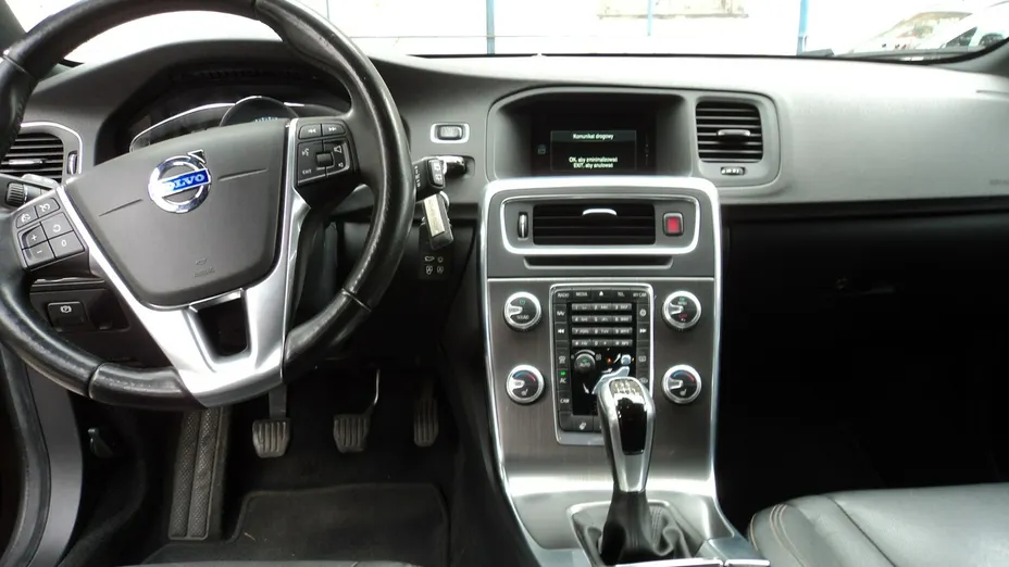 VOLVO V60 -