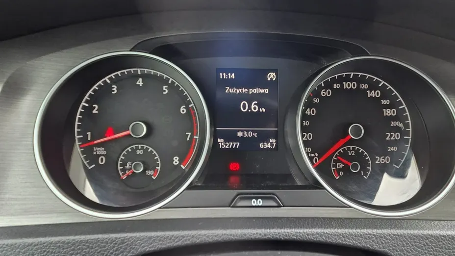 VOLKSWAGEN Golf -