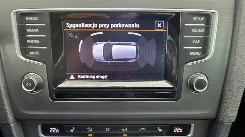 VOLKSWAGEN Golf -