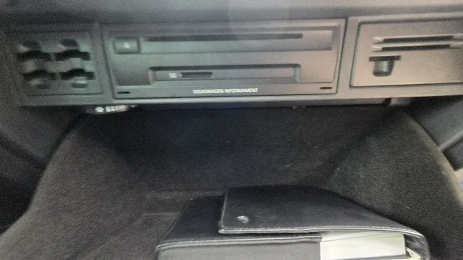 VOLKSWAGEN Golf -