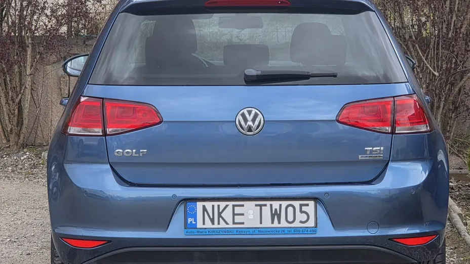VOLKSWAGEN Golf -