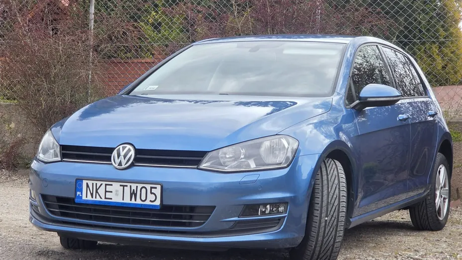 VOLKSWAGEN Golf -