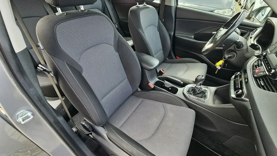 HYUNDAI i30 -