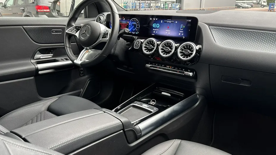 MERCEDES-BENZ EQA -