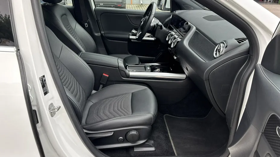MERCEDES-BENZ EQA -