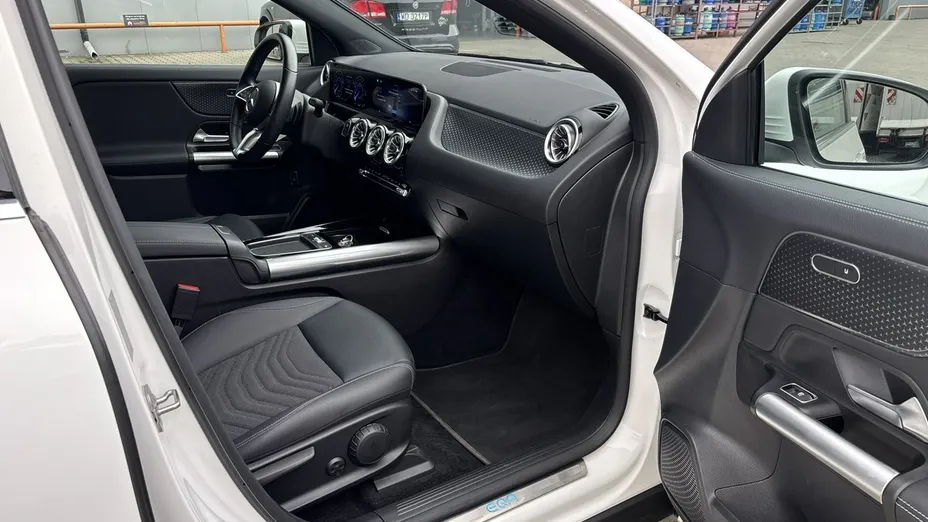 MERCEDES-BENZ EQA -