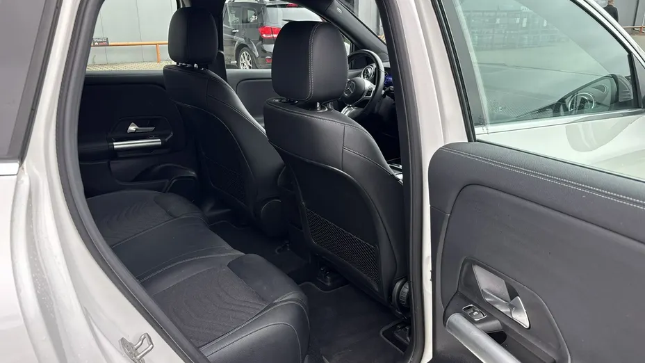 MERCEDES-BENZ EQA -
