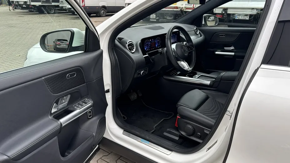 MERCEDES-BENZ EQA -