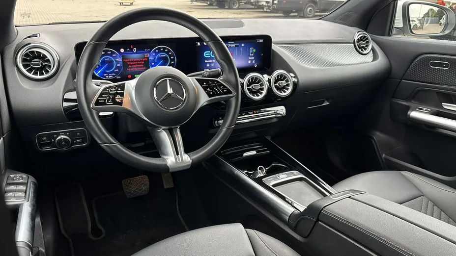 MERCEDES-BENZ EQA -