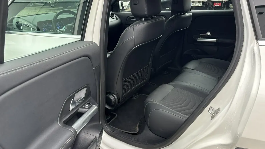 MERCEDES-BENZ EQA -