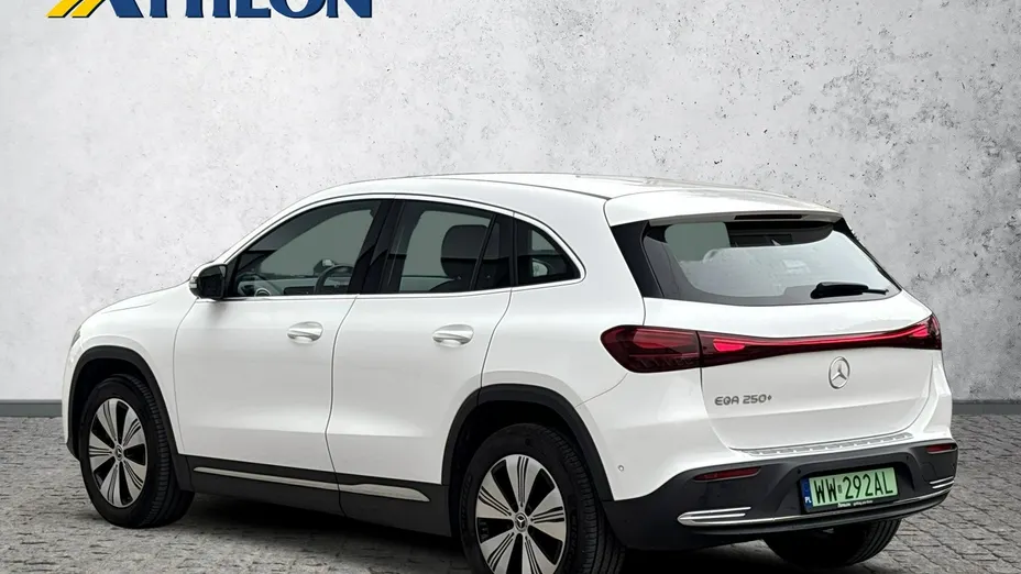 MERCEDES-BENZ EQA -