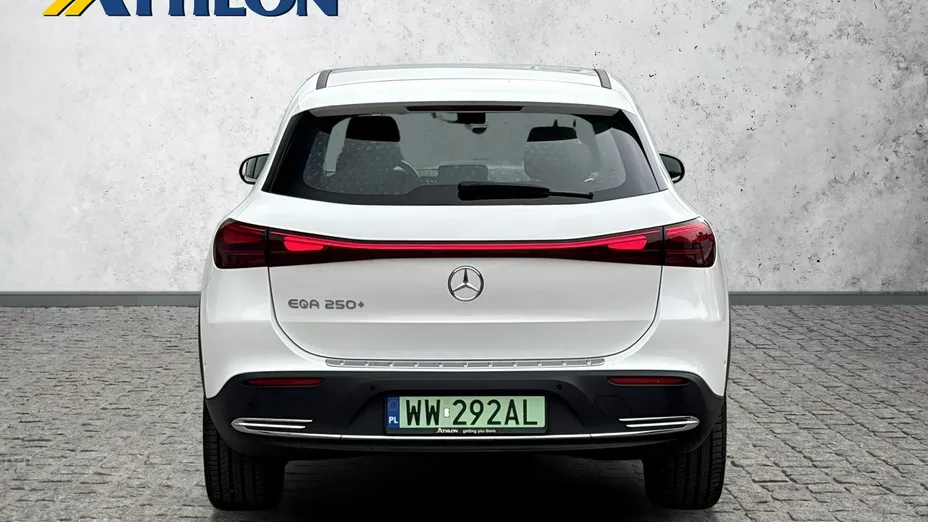 MERCEDES-BENZ EQA -