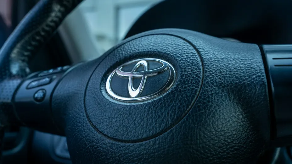 TOYOTA RAV4 -