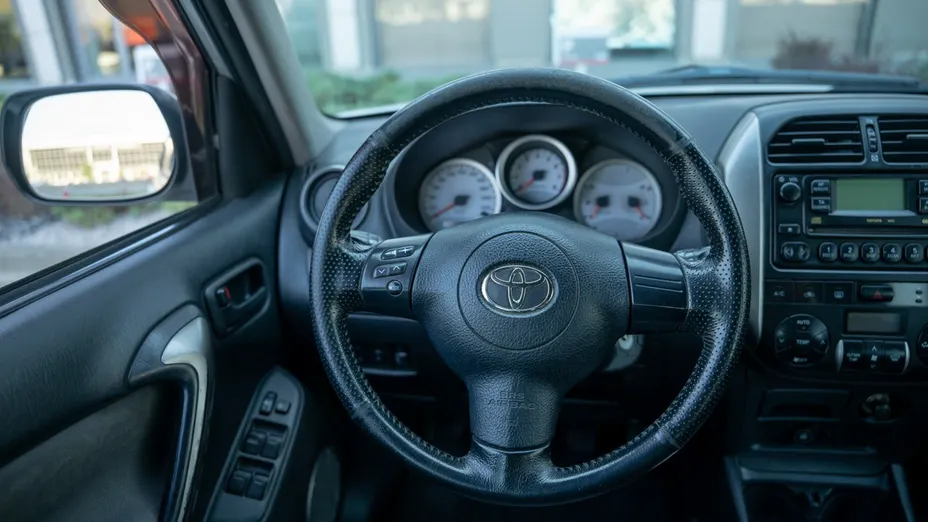 TOYOTA RAV4 -