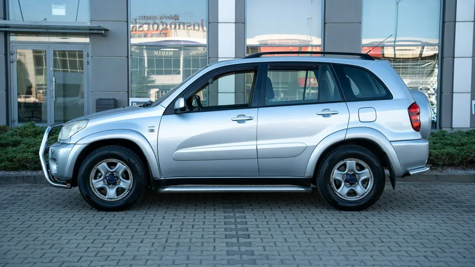 TOYOTA RAV4 -