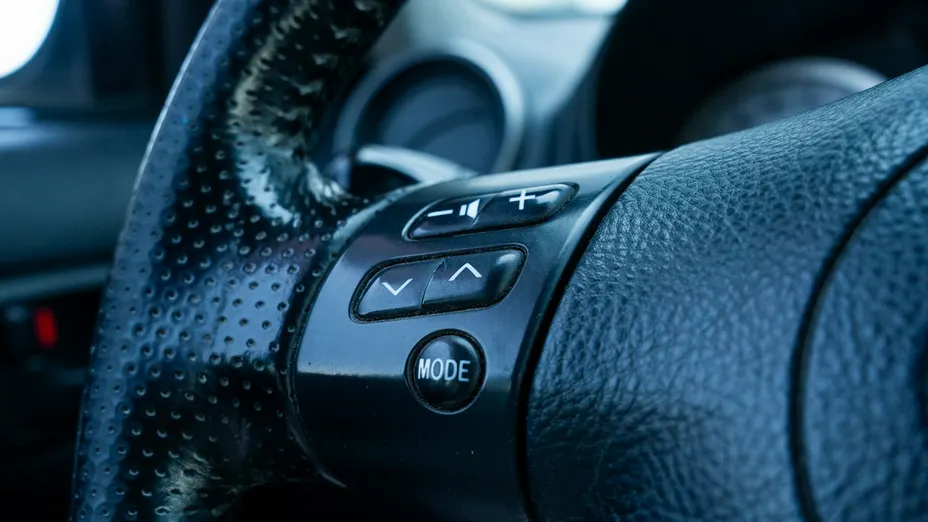 TOYOTA RAV4 -