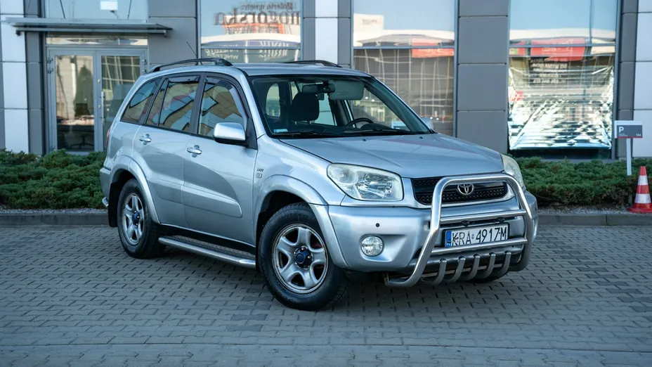 TOYOTA RAV4 -