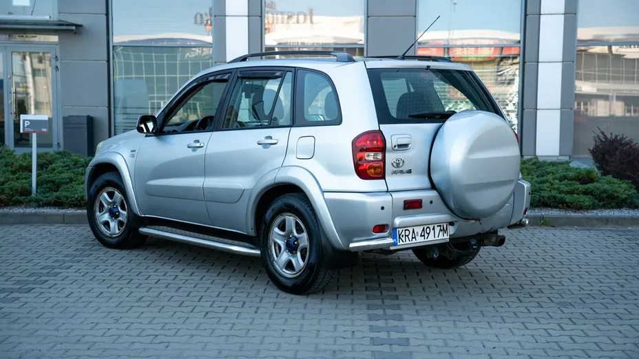 TOYOTA RAV4 -