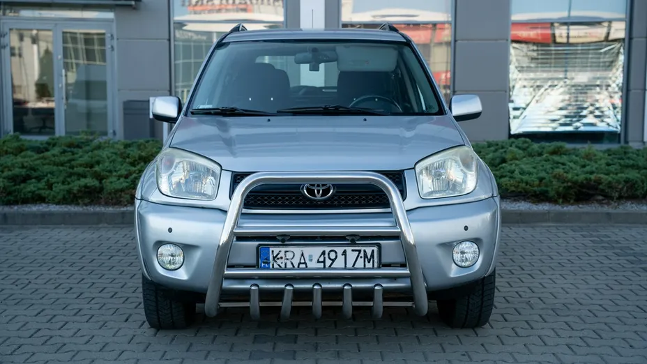 TOYOTA RAV4 -