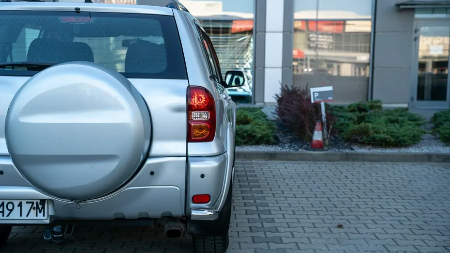 TOYOTA RAV4 -
